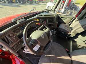 Meilleures ventes : Camion semi-remorque couchette VNL64T760 d'occasion 2021, prêt à être expédié dans le monde entier - Product Image 2