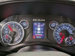 Impressionnant RAM 1500 Tradesman Crew Cab 4WD 2024 d'occasion en parfait état avec faible kilométrage en stock, proposé à un prix incroyable - Product Image 6