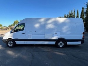 Camion de café mobile Dodge Sprinter 2500 de 2008, 4k km, kilométrage original - Product Image 4