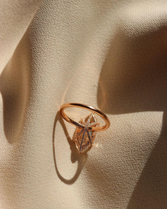 Bague de fiançailles en moissanite de coupe marquise exquise pour femme en or massif 18 carats élégante bague solitaire avec pierre centrale allongée - Product Image 3