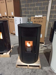 Tecnología de calefacción avanzada Estufa de pellets de madera de alta capacidad Uso de combustible ecológico Moderno para villas Salida de calor de tolva grande - Product Image 3