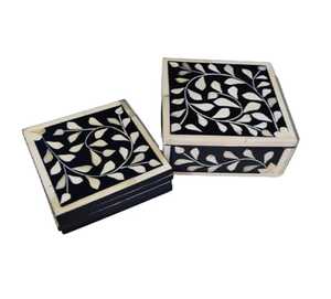 Ensemble de sous-verres en noyer carrés classiques faits à la main avec support Tapis de boisson décoratifs à motif de feuilles noires et blanches avec incrustation d'os - Product Image 3