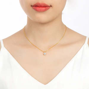 Colgante de Moissanita Sparkle Beyond Stardust en Oro Rosa, Blanco y Amarillo, una Colección de Collares con Dijes Atractivos - Product Image 4