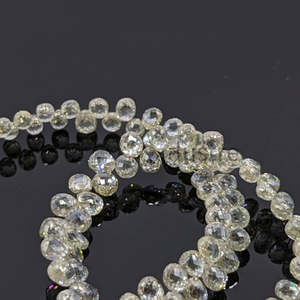 Perles de diamant naturelles de qualité AAA+ blanches et jaunes 2,5-3 mm Briolette 0,18 carat pour la fabrication de bijoux - Product Image 2