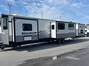 Autocaravana Usada en Tendencia 2024 Coachmen Catalina Destination Series 40BHTS, Remolque de Viaje - Product Image 1