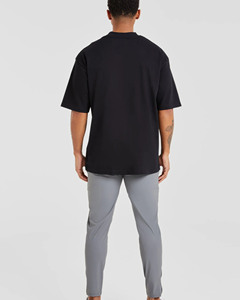 เสื้อยืดผู้ชายทรงหลวมสีดำพิมพ์โลโก้ตามสั่ง OEM ยอดนิยม ผ้าคอตตอนผสม ระบายอากาศได้ดี เหมาะสำหรับออกกำลังกายและสวมใส่ลำลอง - Product Image 4