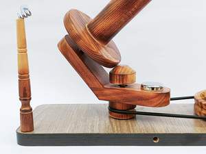 Enrouleur de boule de fil en bois fabriqué à la main pour tricoter le crochet-naturel actionné à la main-enrouleur de boule de traction de cadeaux de tricoteuse - Product Image 2