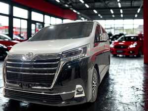 Toyota Granvia 2024 d'occasion, édition VIP, conduite à gauche, sièges en cuir, caméra de recul, écran tactile, phares au xénon, ABS, ESC, Euro IV - Product Image 2