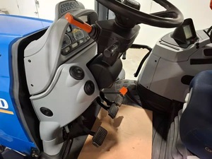 รถไถเดินตามนิวฮอลแลนด์ T7.210 ปี 2022 พร้อมเครื่องยนต์ FPT 165 แรงม้า ระบบขับเคลื่อน 4 ล้อ เกียร์ธรรมดา ปั๊มเกียร์ประสิทธิภาพสูง - Product Image 6