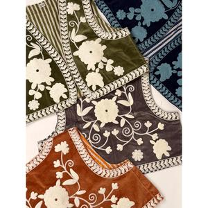 Chaleco Acolchado con Bordado Suzani para Mujer, Decoración Vintage, Prenda Exterior Corta, Primavera, Terciopelo, 100% Algodón, Corte Holgado - Product Image 2