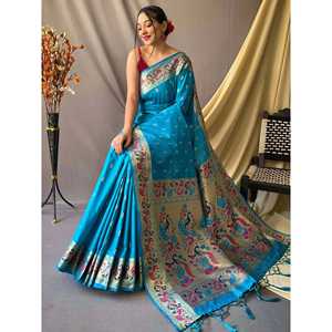 Sari de Seda Paithani Azul Cielo Tejido con Blusa para Fiestas y Bodas - Product Image 2