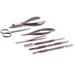 Outils durables et résistants à la rouille pour un soin précis des ongles, comprenant des coupe-ongles, un coupe-cuticules et des pinces. Idéal pour les salons et l'usage personnel. - Product Image 6