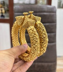 Bracelets Patla ouvrables en or brillant pour femmes, design traditionnel, style classique pour les mariages et les occasions festives - Product Image 2