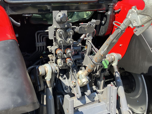 Massey Ferguson 5710 Series 4WD Tracteur à roues agricole haute performance Chargeur frontal durable Nouveau moteur Pompe à noyau - Product Image 4