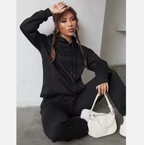 Vente en gros Ensemble sweat à capuche 100% coton OEM pour femmes Combinaison de jogging surdimensionnée à coupe ample et épaisse Combinaison unie et respirante - Product Image 5