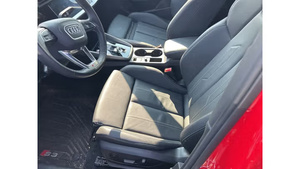 Audi S3 Premium Plus 2023 soigneusement utilisée - Product Image 4