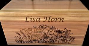 Urne funéraire en bois pour adultes, personnalisée avec des fleurs sauvages gravées, fournitures funéraires en bois pour les cendres humaines - Product Image 5