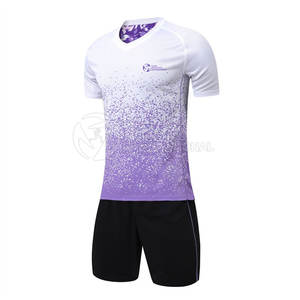 Ensemble de maillots de football avec tissu anti-transpiration et option d'impression du logo du club personnalisé uniforme de football personnalisé - Product Image 1