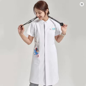 Manteau de laboratoire en toile blanche longue et douce personnalisable pour femmes, longueur régulière - Product Image 3