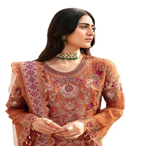 Vente à prix réduit Costumes indiens brodés de luxe Robes de mariée par Ramsha Vente entière Robes indiennes pour femmes Costumes Anarkali - Product Image 1