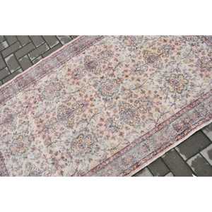 Alfombra Turca de Lana con Borde Rosa Vintage, 3.8x6.7 pies (117x204 cm) - Product Image 5