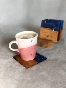 Lot de 4 sous-verres carrés en bois de résine en noyer fait à la main avec un design unique parfait pour la maison café thé vin cadeaux salle à manger décor - Product Image 4