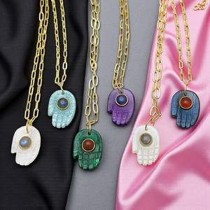 Sculpté à la main Hamsa main pendentif collier plaqué or lunette réglage cristal strass guérison pierre de naissance bijoux - Product Image 1