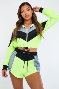 Conjunto de pantalones cortos cortavientos de satén de dos piezas de talla grande para mujer, ropa de calle transpirable de verano, chaqueta de chándal, sesión corta - Product Image 3
