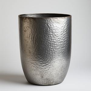 กระถางโลหะสำหรับตกแต่งหรูหราพร้อมตัวถังขัดเงามันถูกออกแบบมาอย่างสมบูรณ์แบบสำหรับการตกแต่งและจัดแต่งสวนที่หรูหราตามฤดูกาล - Product Image 3