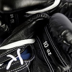 Dernier modèle de gants de boxe noirs personnalisés, gants de boxe professionnels en cuir véritable, équipement d'entraînement pour le sparring, gants de boxe Muay Thai - Product Image 4