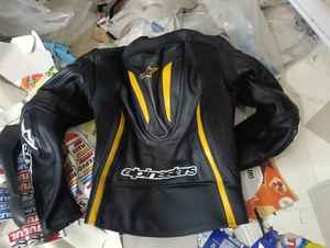 Combinaison de course moto en cuir personnalisée 1 pièce, équipement de protection pour la piste, armure CE, maillot de course, tenue de course automobile - Product Image 4