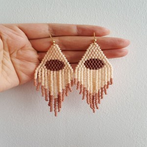 Pendientes de aro de borlas largas con cuentas de semillas de Color claro de diseñador bohemio de moda 100% para mujeres y niñas para ocasiones de fiesta - Product Image 3