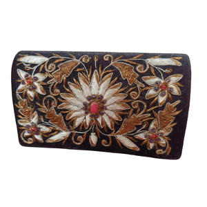 Bolso de Mano de Lujo con Bordado Zardozi, Diseño de Rosas, Patrones Florales Cuadrados y de Corazones, Forro de Satén, Cadena de Perlas y Solapa - Product Image 3