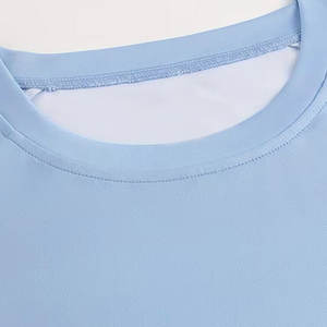 Camiseta de Protección Solar de Alta Calidad con Protección UV UPF 50, Tejido Transpirable de Secado Rápido para Surf, Natación y Deportes Acuáticos - Product Image 3