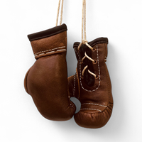 Gants de boxe d'entraînement rétro mini marron antique Geoffrey 2oz en cuir de vachette antidérapant avec fermeture à lacets, porte-clés et décoration de voiture