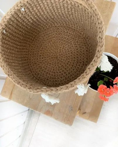 Cesta de regalo de yute tejida a mano de calidad superior, cesta decorativa multiusos de fibra Natural sostenible para regalar decoración del hogar - Product Image 2