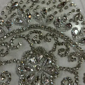 Tessuto di perline di lusso di alta qualità con zircone fatto a mano 100% poliestere miglior prezzo di esportazione dal fornitore indiano per la realizzazione di indumenti