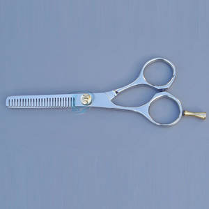 Pinzas y Herramientas Profesionales de Acero Inoxidable Hechas a Medida para el Cuidado y Peinado del Cabello - Product Image 6