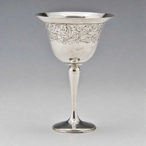 HallowedCup Glory santificado Cáliz de vino vintage Copa de latón religioso adornado Ideal para altares de iglesia y ofrendas espirituales - Product Image 1