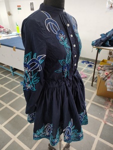 Vestido Corto Bordado con Botones Delanteros de Diseño Personalizado, Nuevo Estilo Clásico, Vestido Bohemio con Cintura Imperio para Mujer - Product Image 3