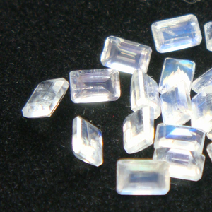 100% naturel bleu feu arc-en-ciel pierre de lune rectangulaire forme octogonale dos plat taille calibrée arc-en-ciel pierre de lune à vendre en vrac OEM - Product Image 1