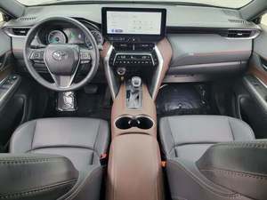 CLEAN USED 2024 pour XLE AWD Cuir Foncé ACC R19 Frais d'accident inclus En Bon État - Product Image 3