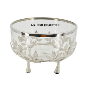 Tazón decorativo de Metal de aluminio con forma redonda chapada en oro y acabado brillante con mango de cara de Reno para fiesta de boda en casa - Product Image 2