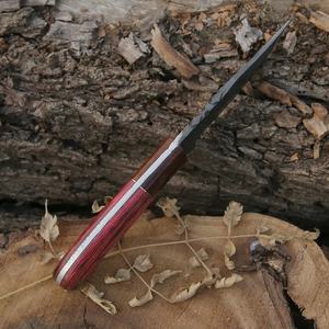 Cuchillo Skinner Multifuncional de Acero de Damasco Hecho a Mano con Mango de Madera de Resina y Funda de Cuero, Regalo Perfecto para Acampar - Product Image 3