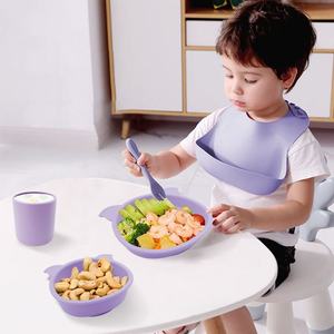 Assiette ronde en silicone de qualité alimentaire pour bébé, motif cochon de dessin animé, ensemble d'alimentation intégré anti-chute avec design mignon - Product Image 1