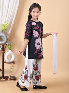 Belle rayonne avec impression Kids Kurti Pant et Dupatta Fabricant et fournisseur de l'Inde au taux le plus bas - Product Image 5