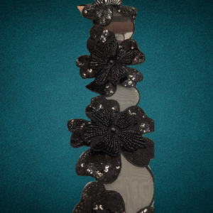 Élégante dentelle brodée florale noire avec des détails complexes, parfaite pour créer des robes de mariée sophistiquées, des vêtements de soirée - Product Image 2