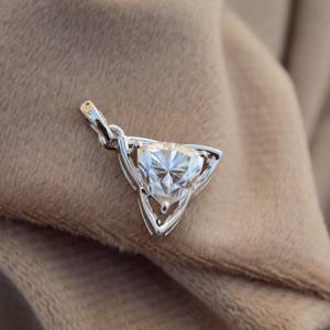 Nouvelle arrivée minimaliste 925 argent trillion coupe Moissanite pendentif vêtements quotidiens bijoux pour elle avec chaîne - Product Image 3