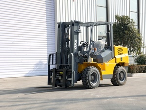 Chariot élévateur diesel 2-3,5 tonnes de capacité nominale, commande assise, déplaceur latéral hydraulique, 4x4, utilisation intérieure, mât à deux étages, pneumatique - Product Image 2