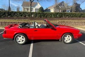 Ford Mustang LX 5.0 Convertible Edición Verano de 1992, Usado, 51800 Millas, Transmisión Manual de 5 Velocidades, Motor V8, Sin Modificaciones - Product Image 2